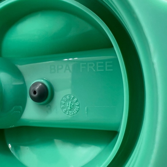 HYDRO FLASK  WHITE AND SEAFOAM GREEN 20 OUNCE INSULATED WATER BOTTLE - Picture 10 of 14